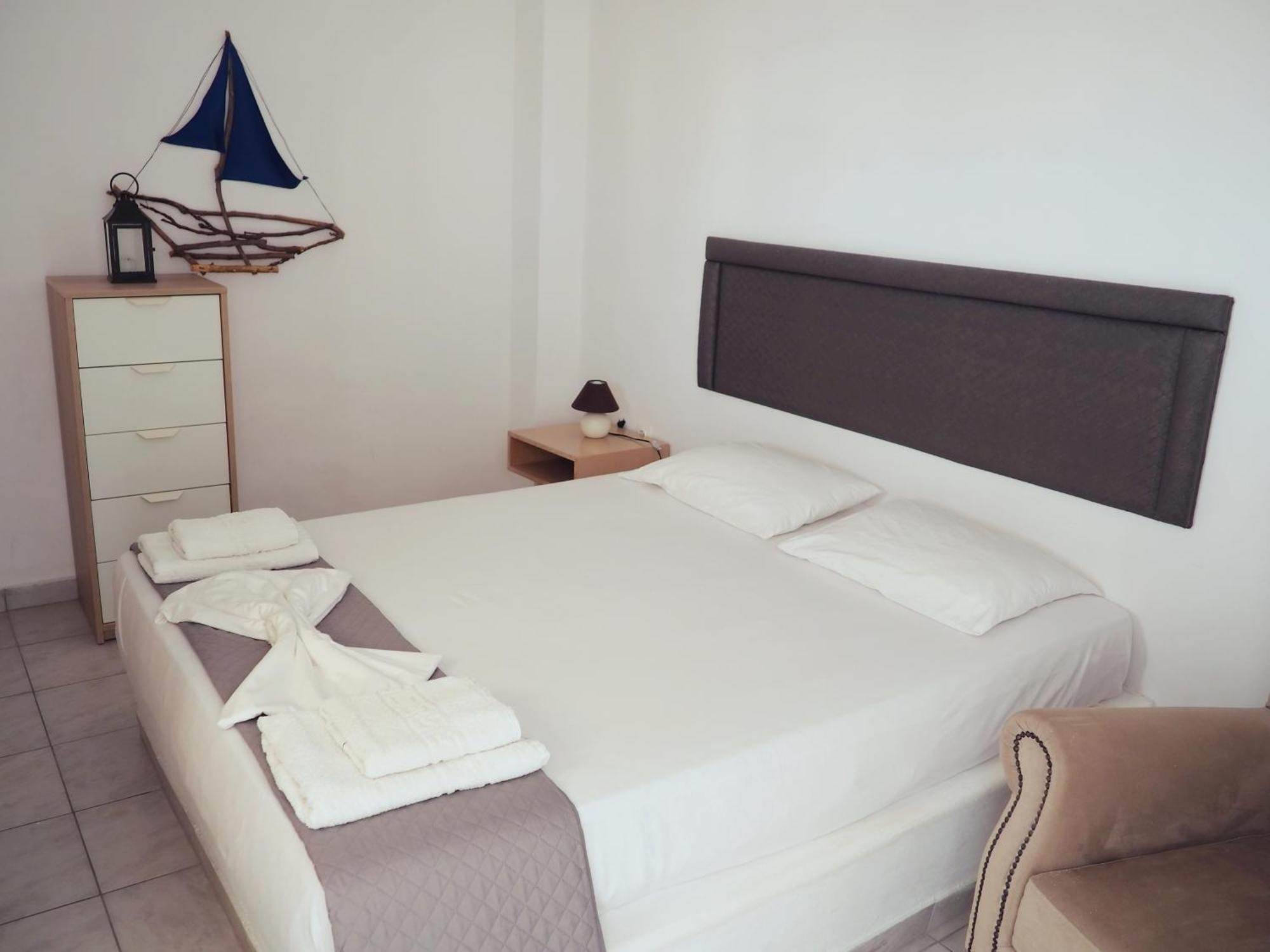 Leon Lux Apartments Perivolos  Exterior photo