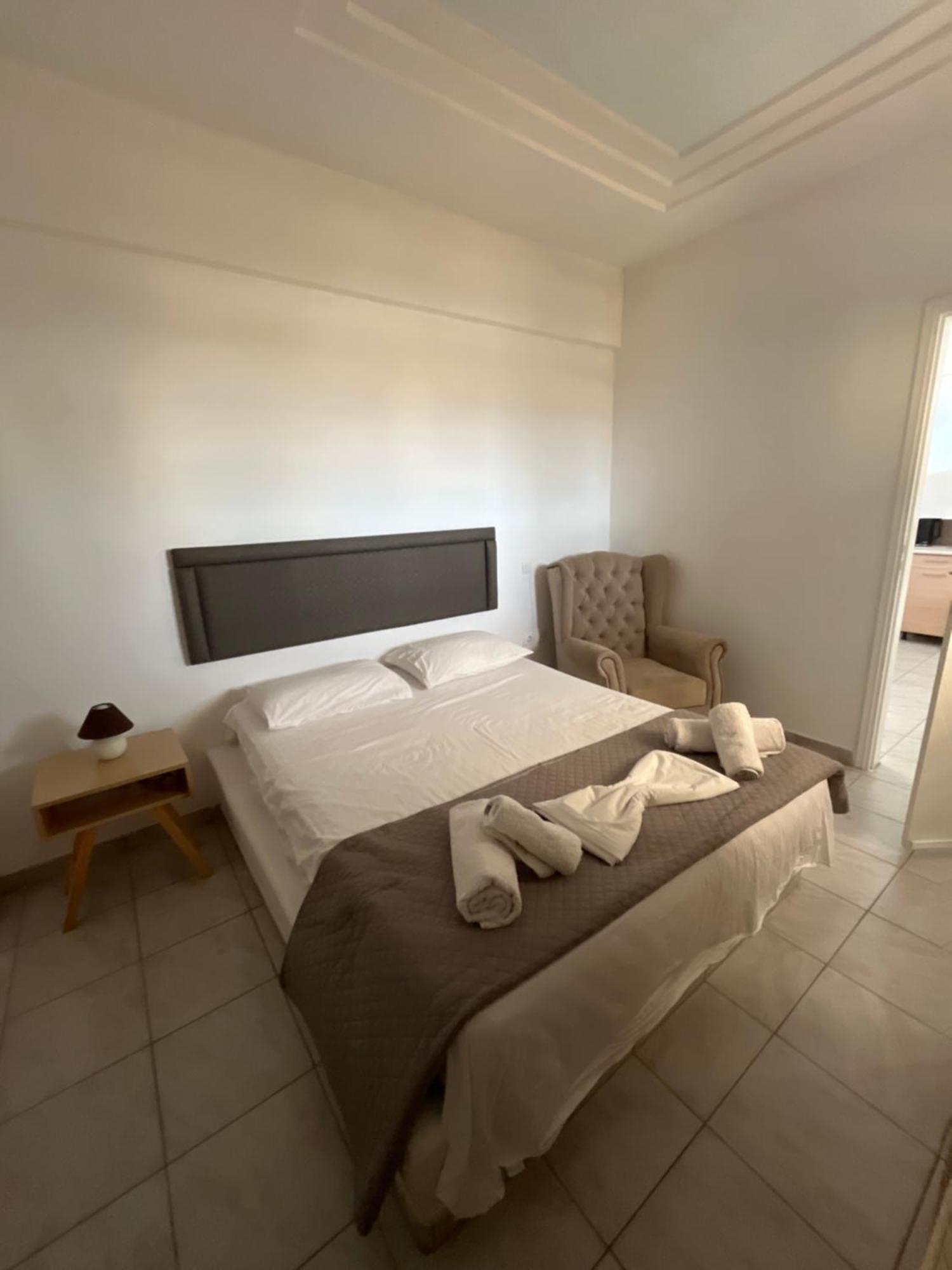 Leon Lux Apartments Perivolos  Exterior photo