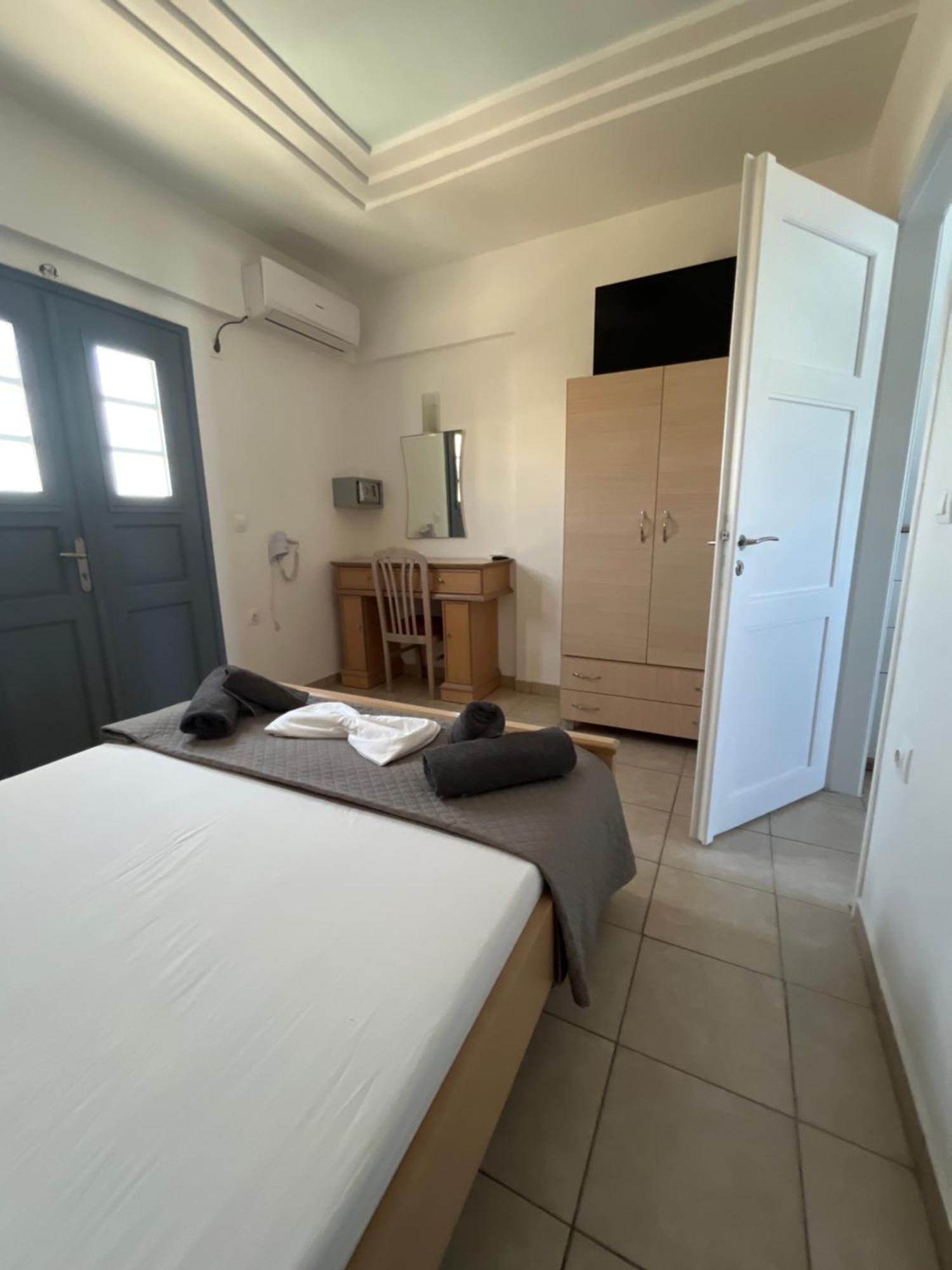 Leon Lux Apartments Perivolos  Exterior photo